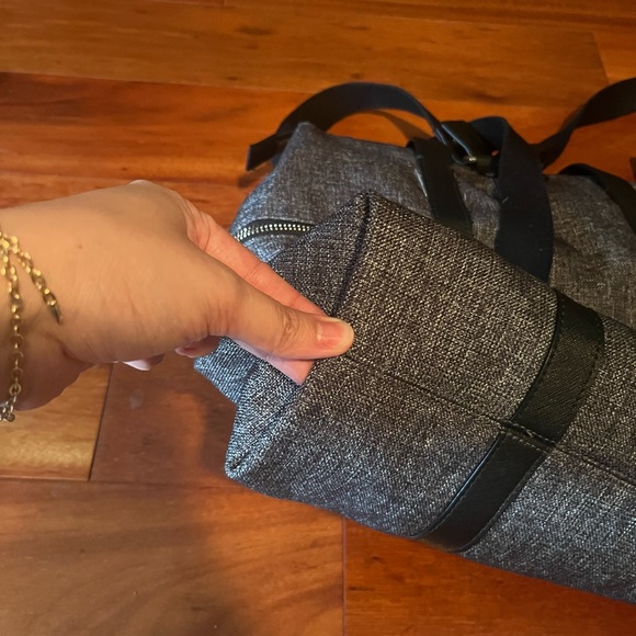 Henri Bendel Jetsetter Backpack, Excellent Condition - Picture 4 of 7